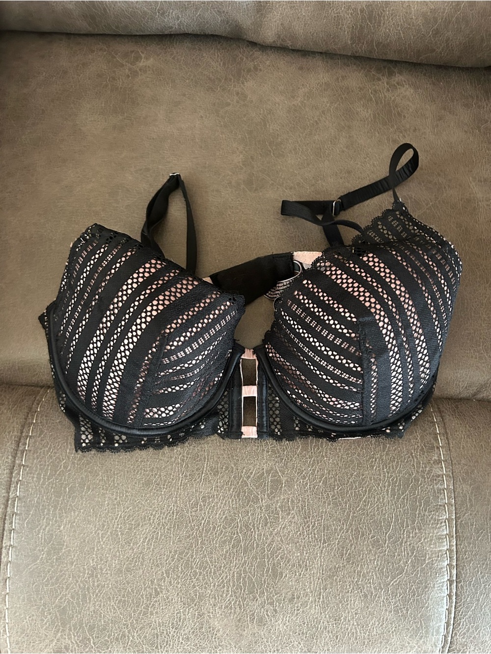 Victoria's Secret Black Lace Push-Up Front-Close Bra with Nude Lining 34DD